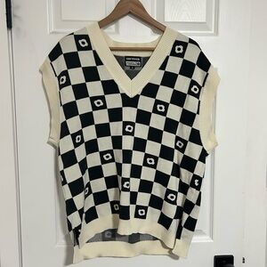 Checkered Black and cream Sleeveless Sweater Vest